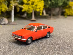 Skala 1/87 - 1973 Opel Kadett Coupe, red fr Minichamps