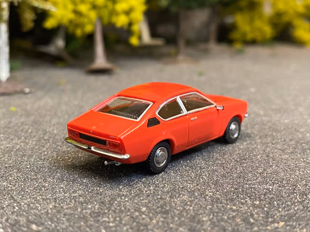 Skala 1/87 - 1973 Opel Kadett Coupe, red fr Minichamps