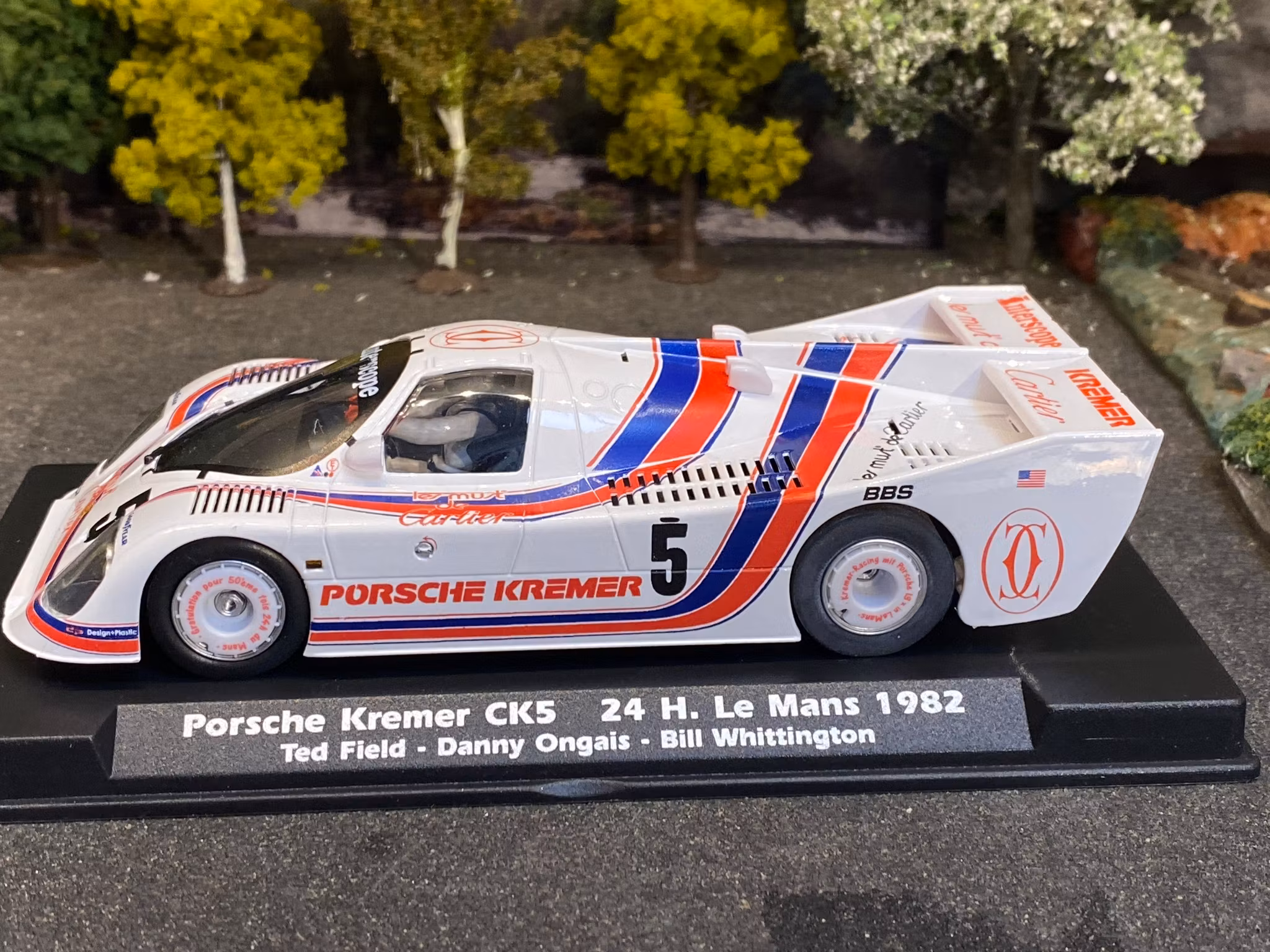 Scale 1/32 Analogue FLY slotcar: Porsche Kremer CK5 24H Le Mans 82' #5