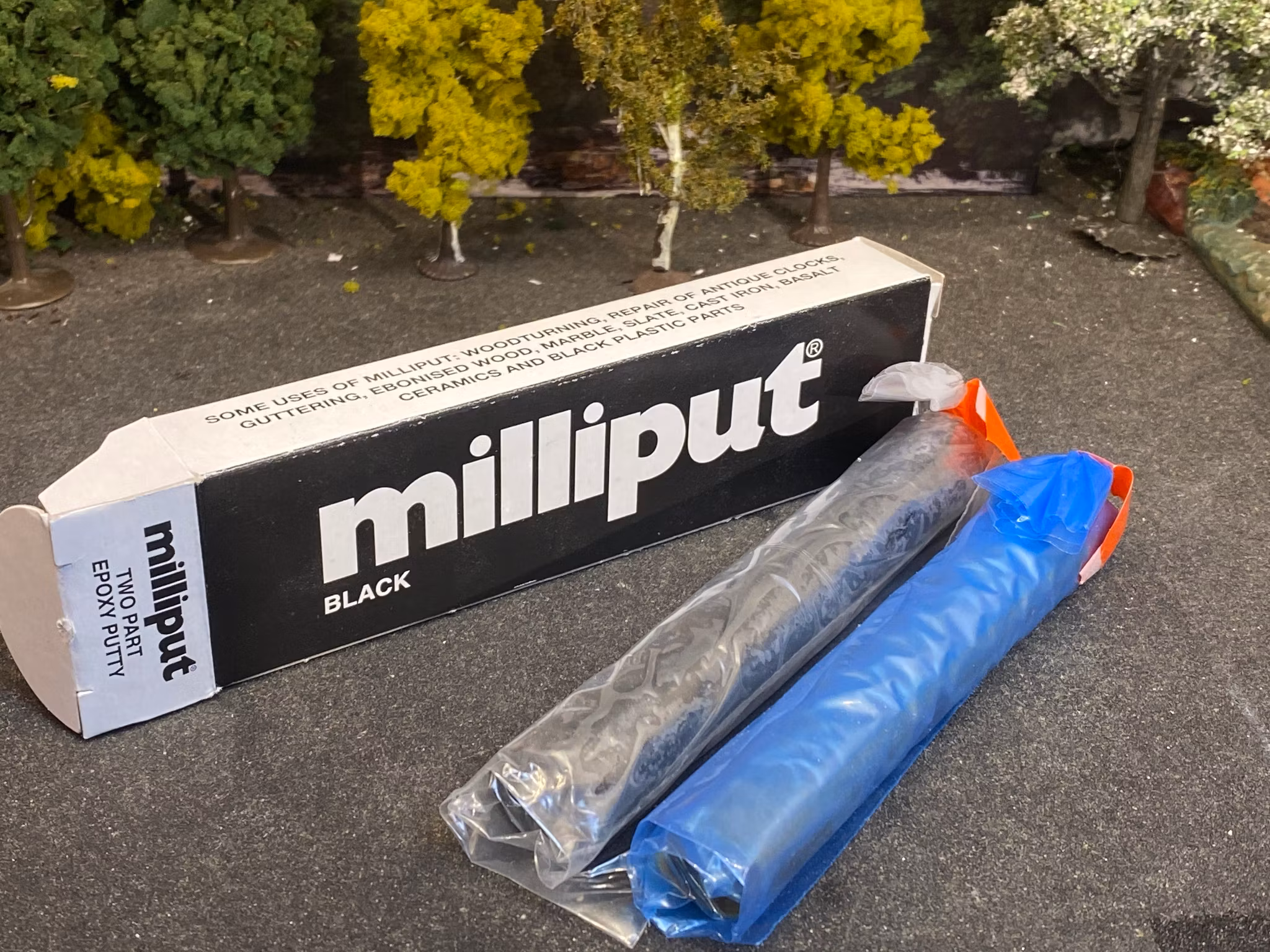 Milliput, Black - Two Part Epoxy Putty - 4oz (113,4g) per pack