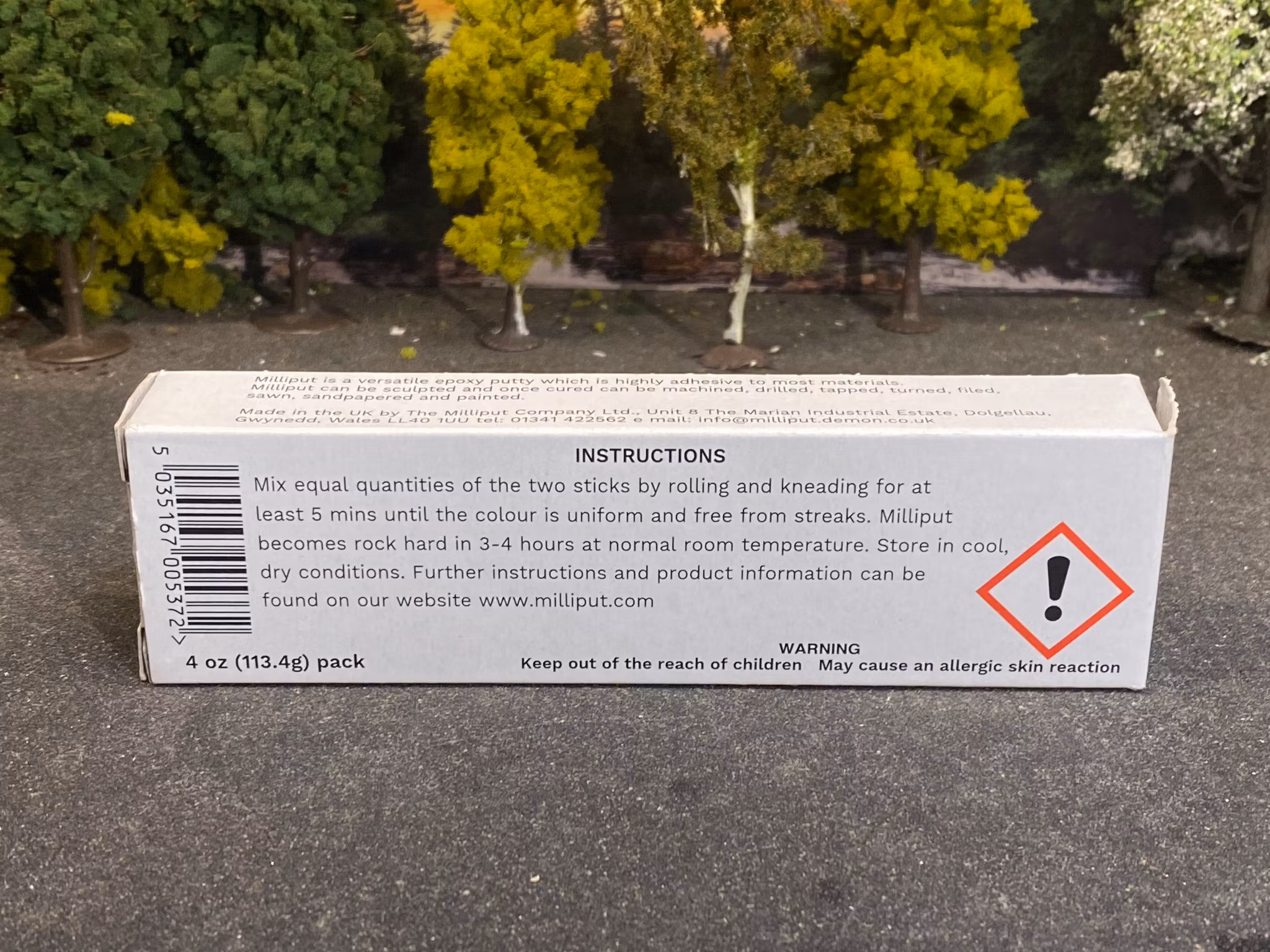 Milliput, Black - Two Part Epoxy Putty - 4oz (113,4g) per pack