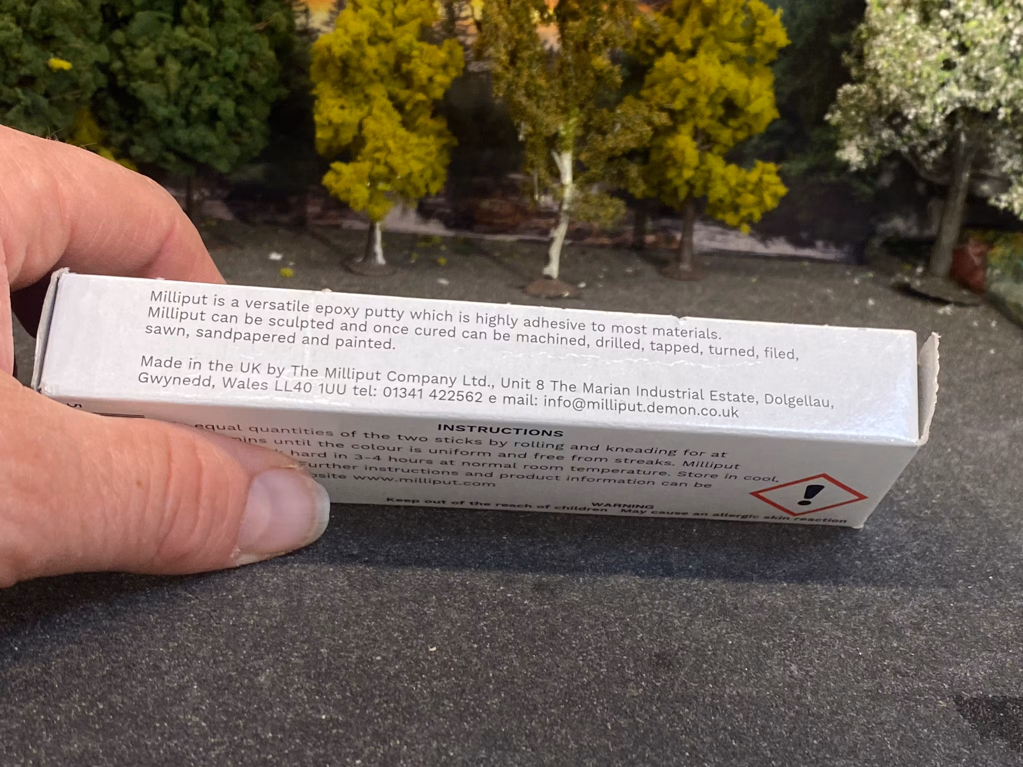 Milliput, Black - Two Part Epoxy Putty - 4oz (113,4g) per pack