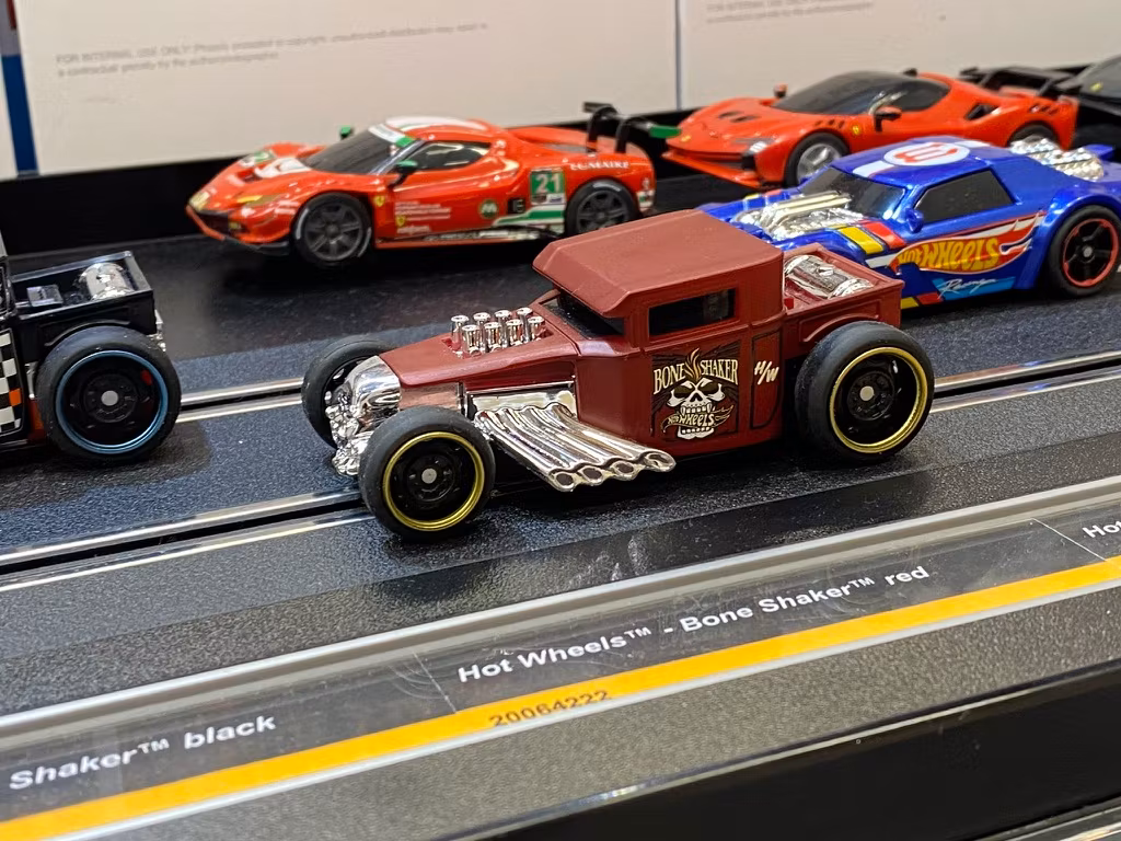 NEW! Skala 1/43 An. slotcar fr Carrera GO: Bone Shaker "Hot Wheels" Red/brown