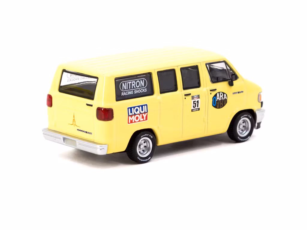 Skala 1/64 Dodge Van, Light yellow fr TARMAC Works - Global64