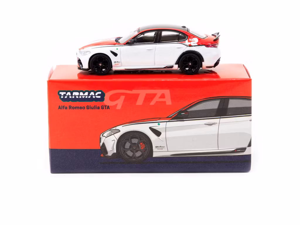 Skala 1/64 Alfa Romeo Giulia GTA Red / White fr TARMAC Works - Global64