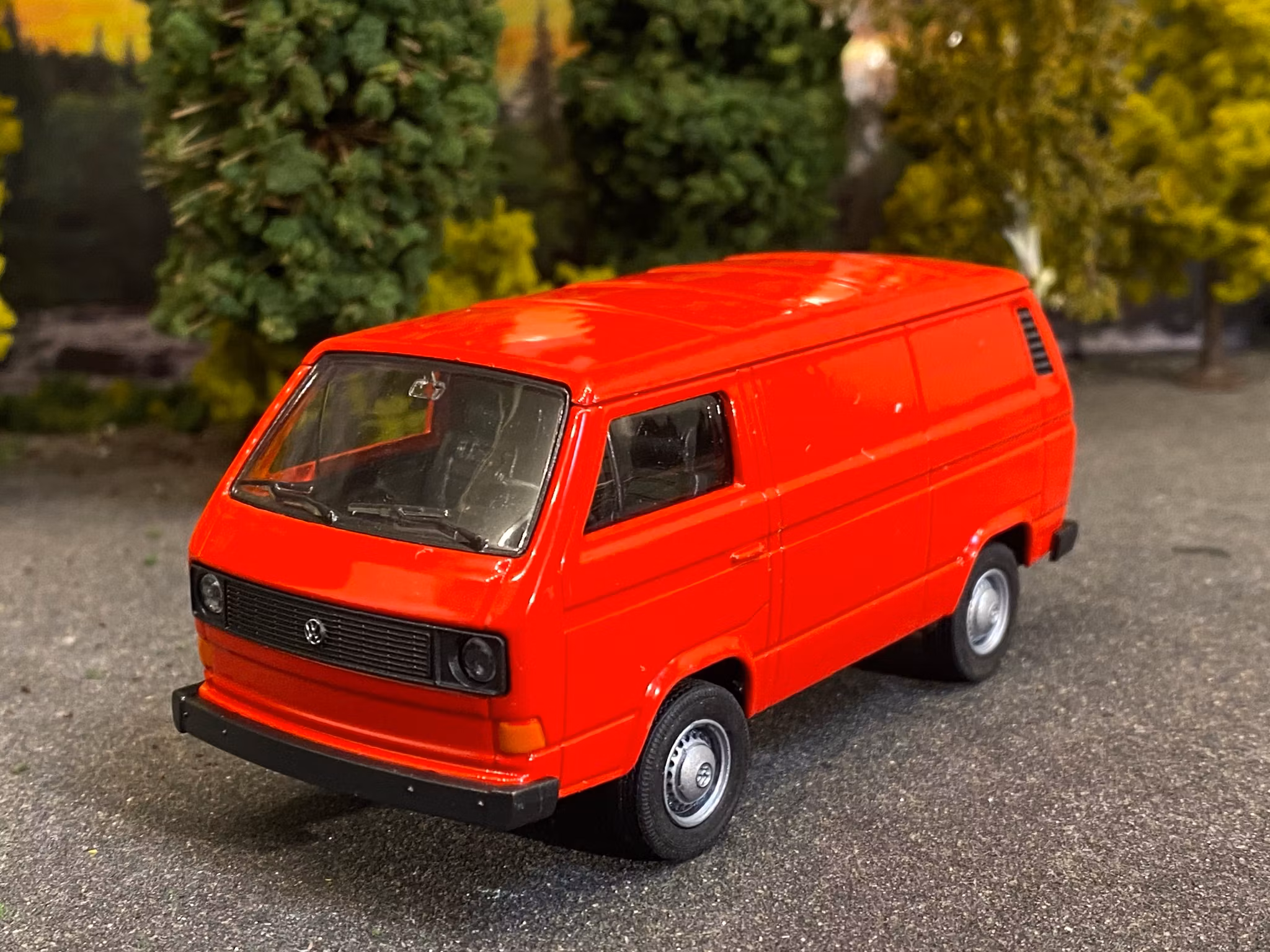 Skala 1/36 Volkswagen Buss T3, Red fr Nex models / Welly