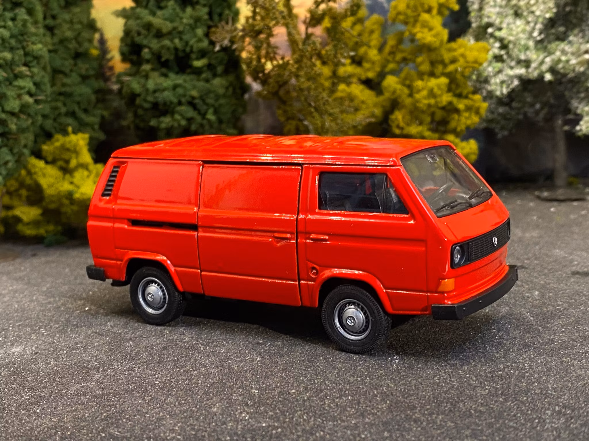 Skala 1/36 Volkswagen Buss T3, Red fr Nex models / Welly