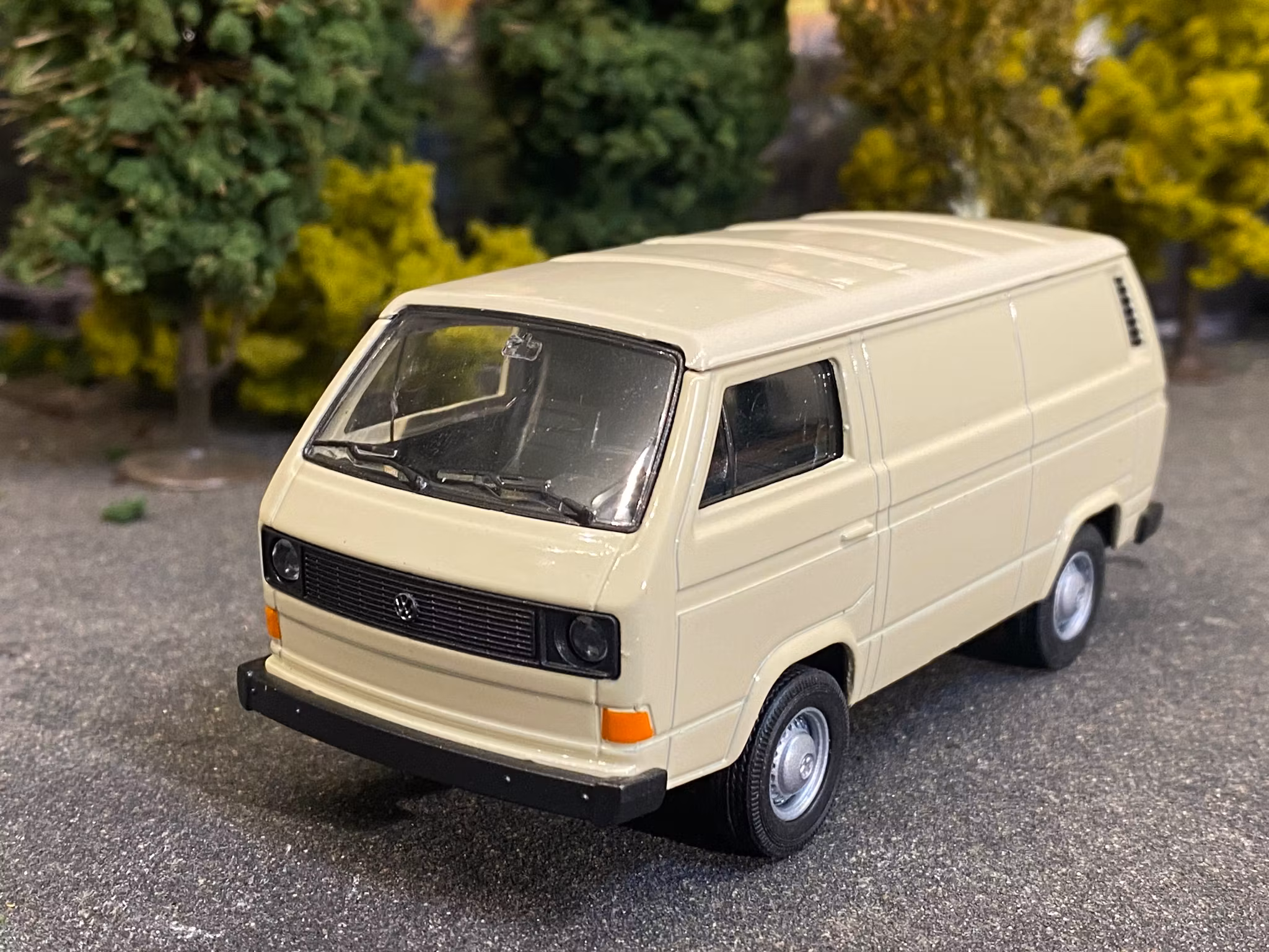Skala 1/36 Volkswagen Buss T3, Beige fr Nex models / Welly