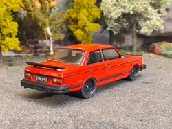 Skala 1/43 Volvo 242 (240) Custom, red, 1980' fr IXO Models