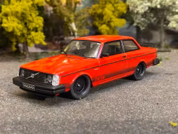 Skala 1/43 Volvo 242 (240) Custom, red, 1980' fr IXO Models