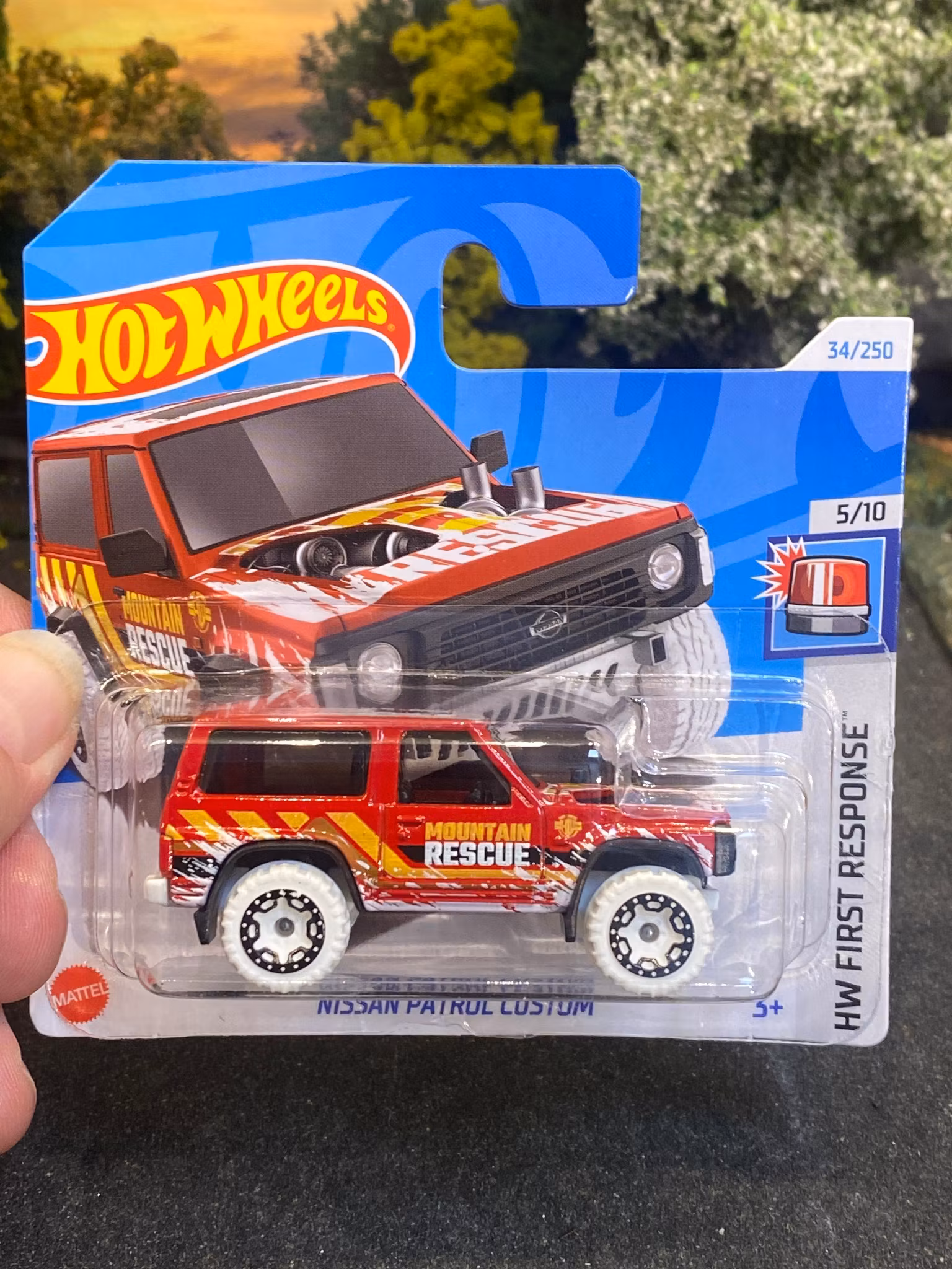 Skala 1/64 Hot Wheels: Nissan Patrol Custom "Mountain Rescue"