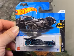 Skala 1/64 Hot Wheels: Batmobile