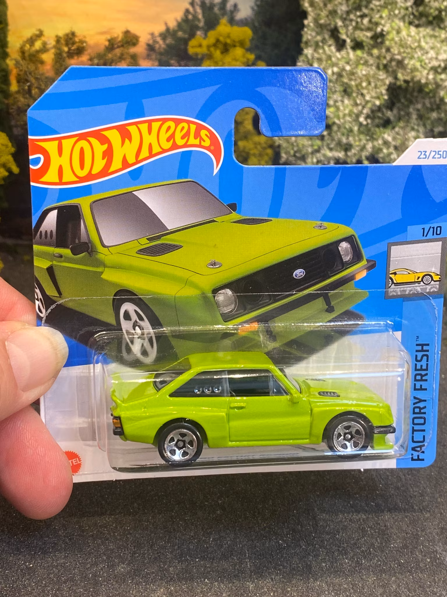 Skala 1/64 Hot Wheels: Ford Escort RS2000, Green