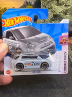 Skala 1/64 Hot Wheels: Fiat 500e #5