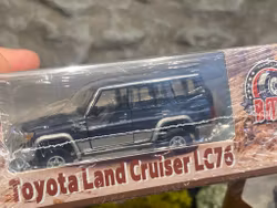 Skala 1/64 Toyota Land Cruiser, blue LHD 64B0345 fr BM Creations