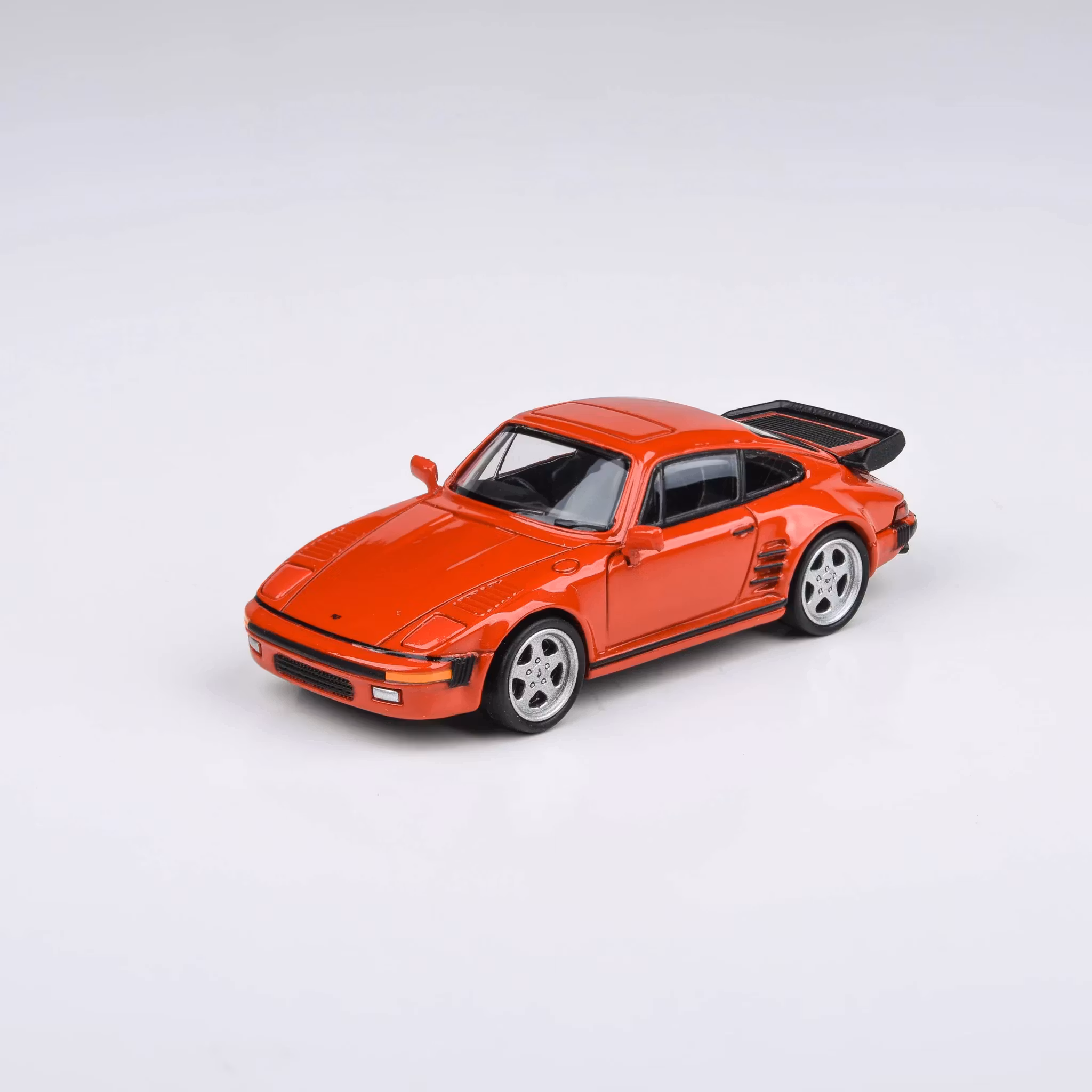 Skala 1/64 1986 RUF BTR Blossom Slantnose, Guards Red fr Para64