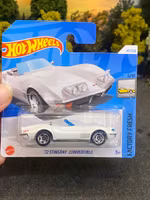 Skala 1/64 Hot Wheels: Corvette 72 Stingray Convertible