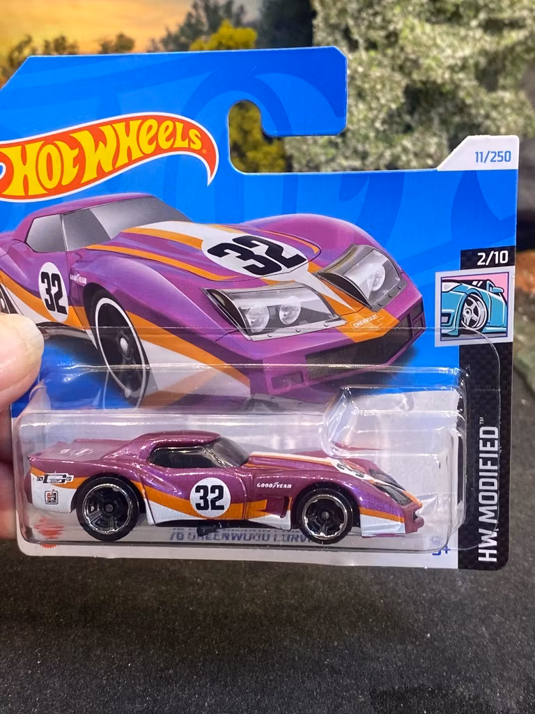 Skala 1/64 Hot Wheels: 76' Greenwood Corvette