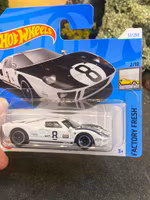 Skala 1/64 Hot Wheels: Ford GT40 #8