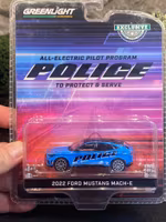Skala 1/64 2022 Ford Mustang Mach-E "Police" fr Greenlight Exclusive