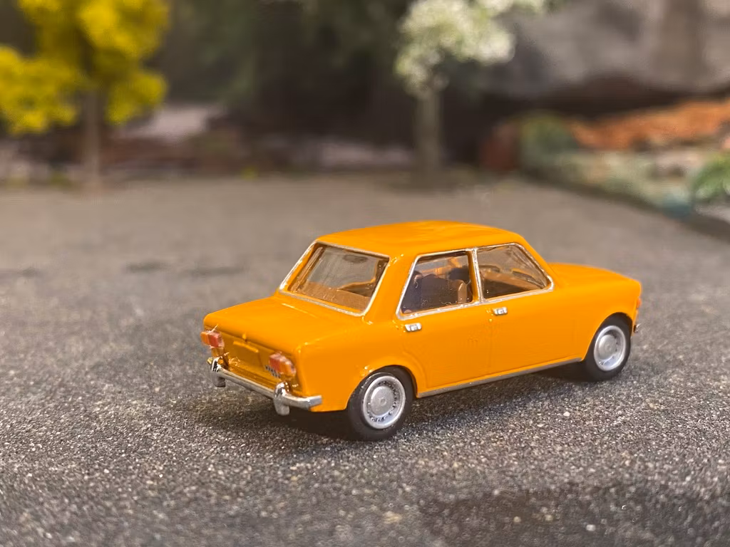 Skala 1/87 - Fiat 128, Orange fr Brekina