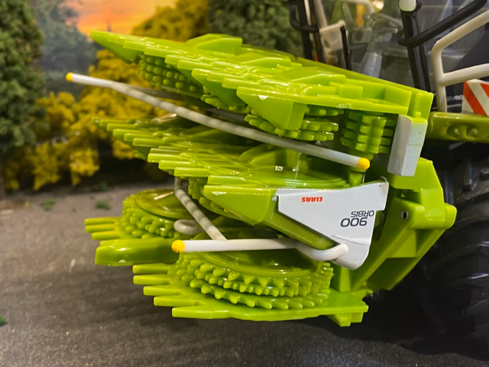 Skala 1/32 Claas Jaguar 980 - ORBIS 900 fr Britains