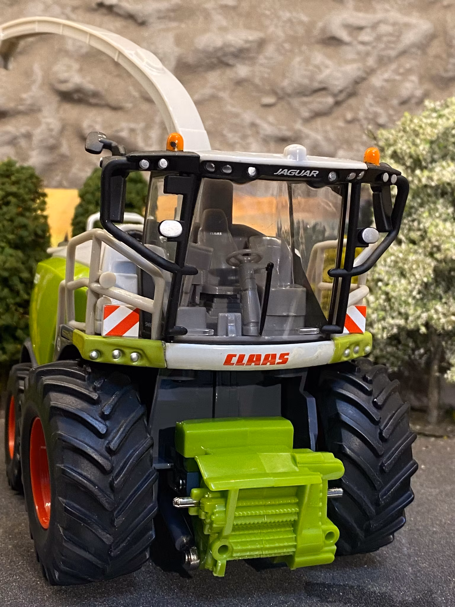Skala 1/32 Claas Jaguar 980 - ORBIS 900 fr Britains