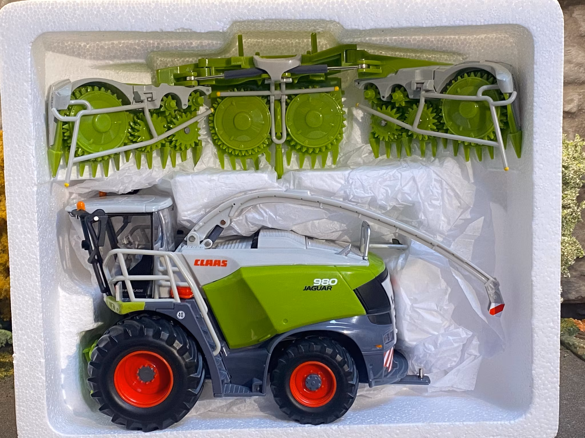 Skala 1/32 Claas Jaguar 980 - ORBIS 900 fr Britains