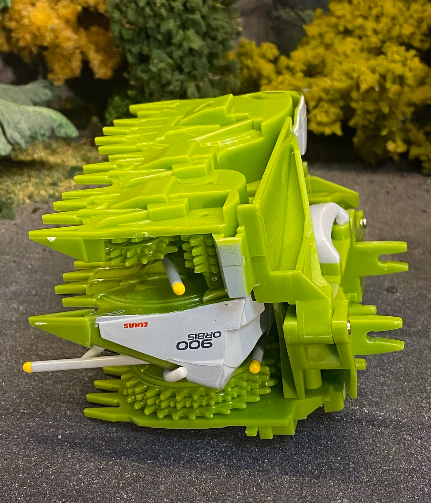 Skala 1/32 Claas Jaguar 980 - ORBIS 900 fr Britains