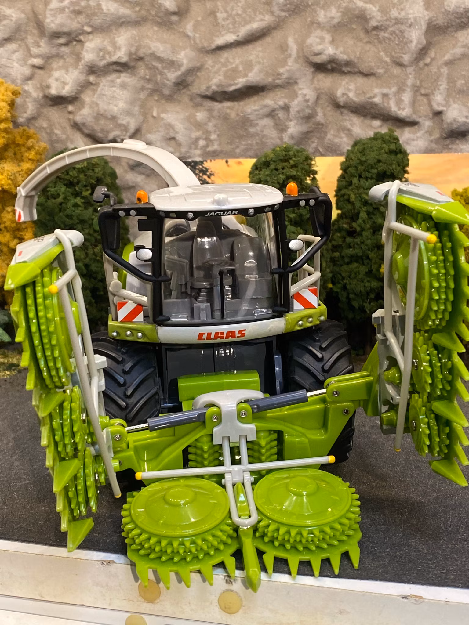 Skala 1/32 Claas Jaguar 980 - ORBIS 900 fr Britains