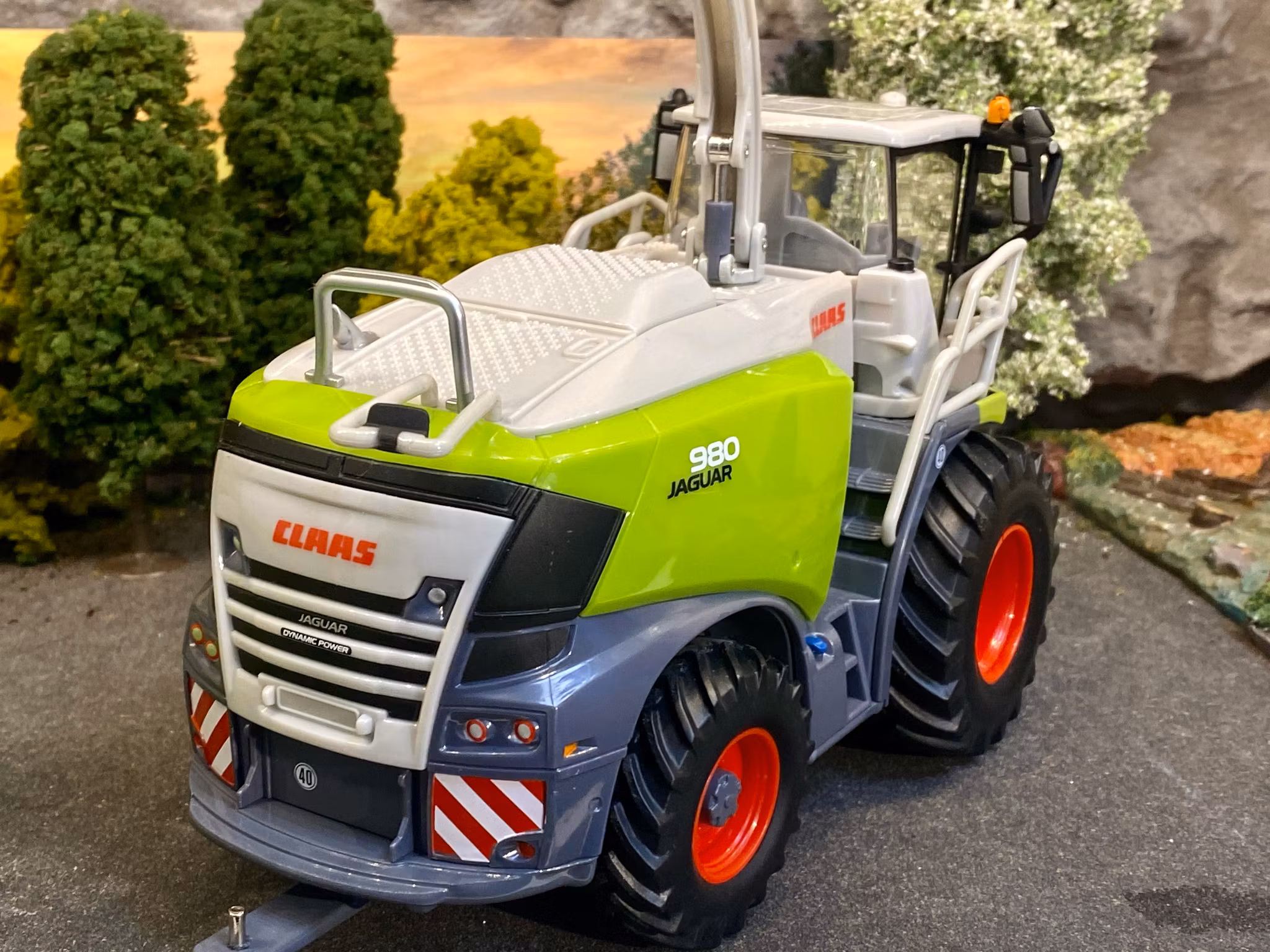 Skala 1/32 Claas Jaguar 980 - ORBIS 900 fr Britains