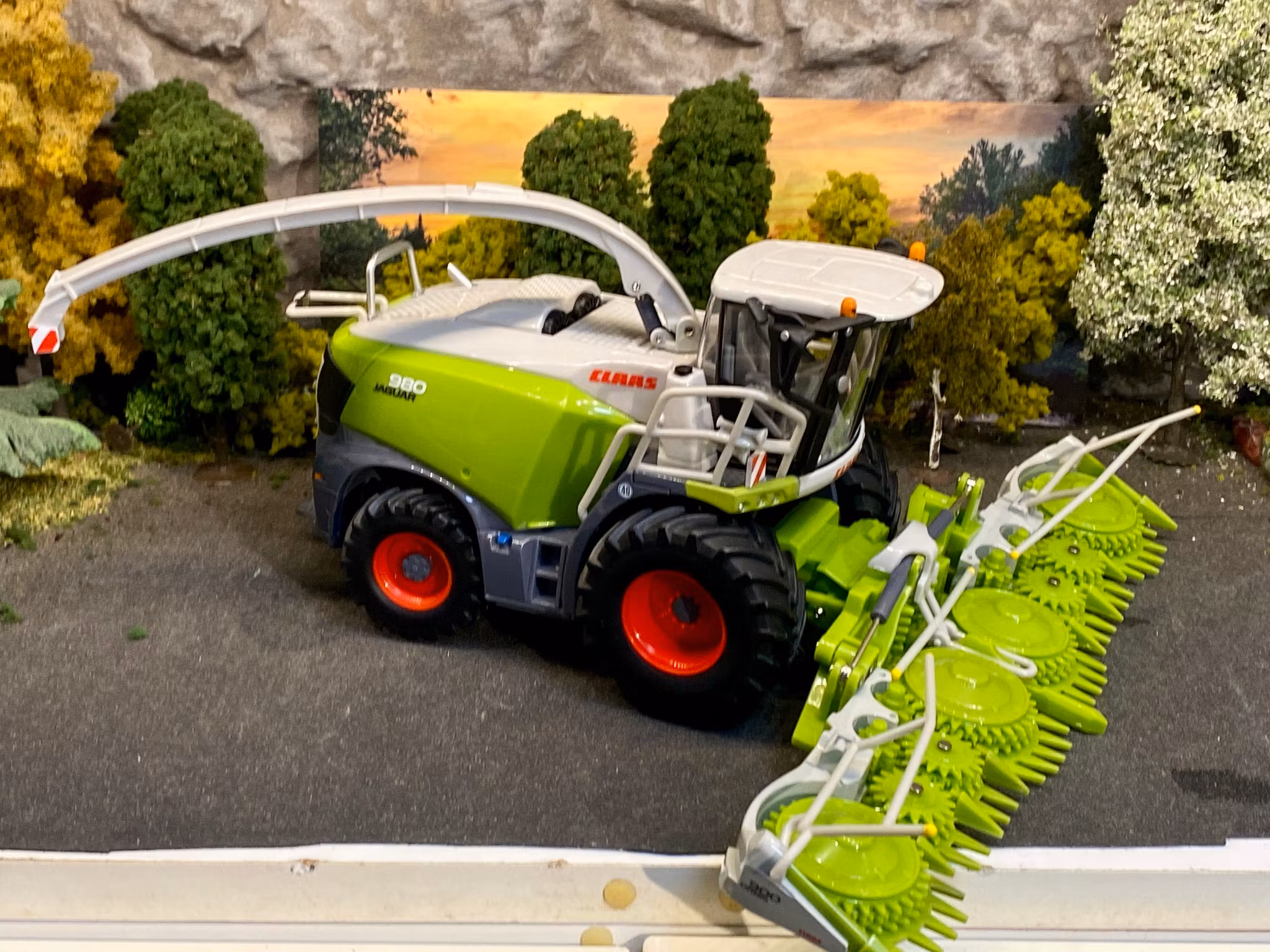 Skala 1/32 Claas Jaguar 980 - ORBIS 900 fr Britains