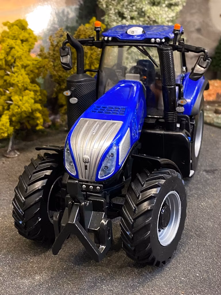 Skala 1/32 New Holland T8.435 Tractor "Blue power" fr Britains Art.nr: 43216