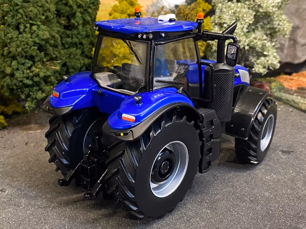 Skala 1/32 New Holland T8.435 Tractor "Blue power" fr Britains Art.nr: 43216
