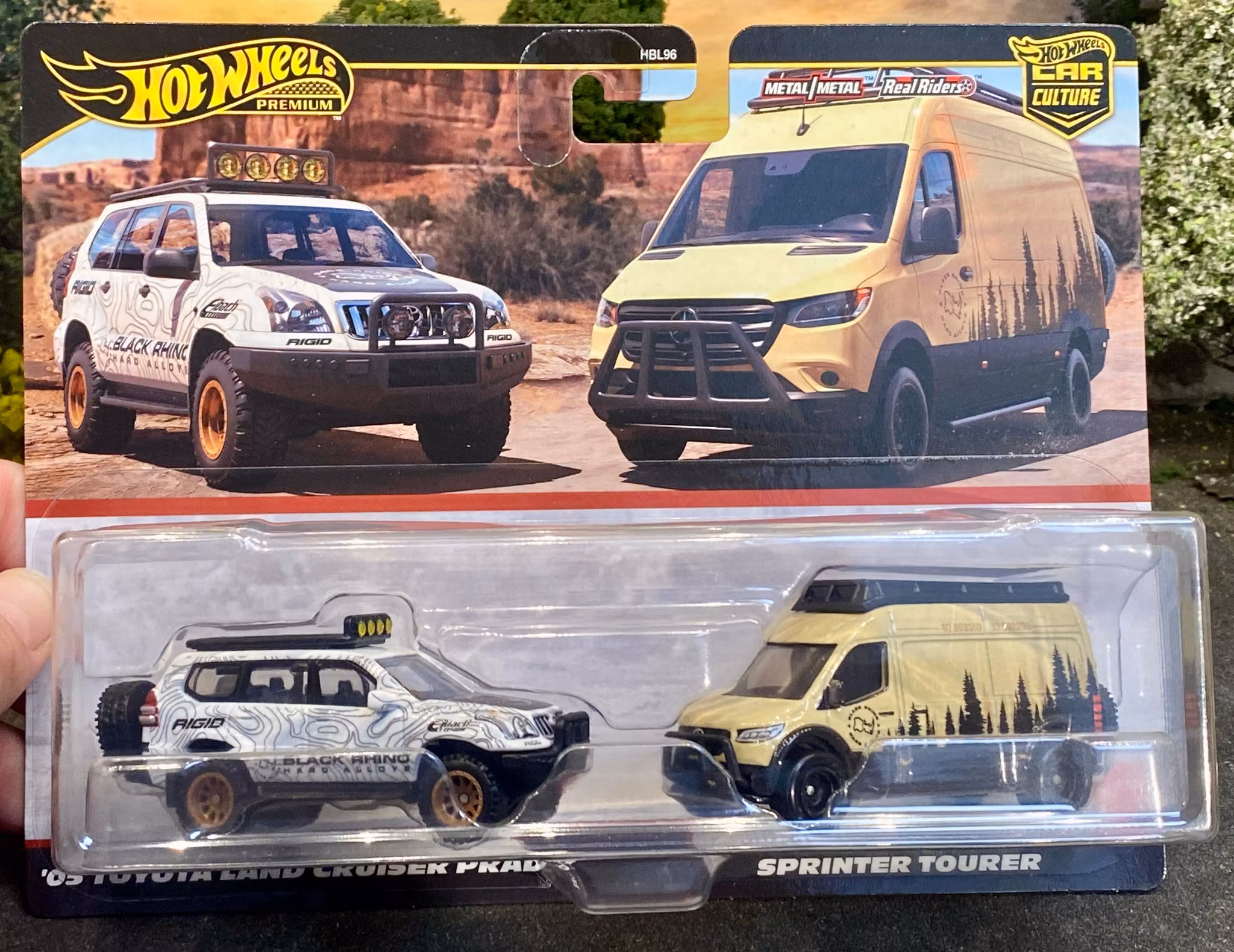 Skala 1/64 Hot Wheels PREMIUM 2-pack: Toyota Land Cruiser Prado 05 & Mercedes-Benz Sprinter Tourer