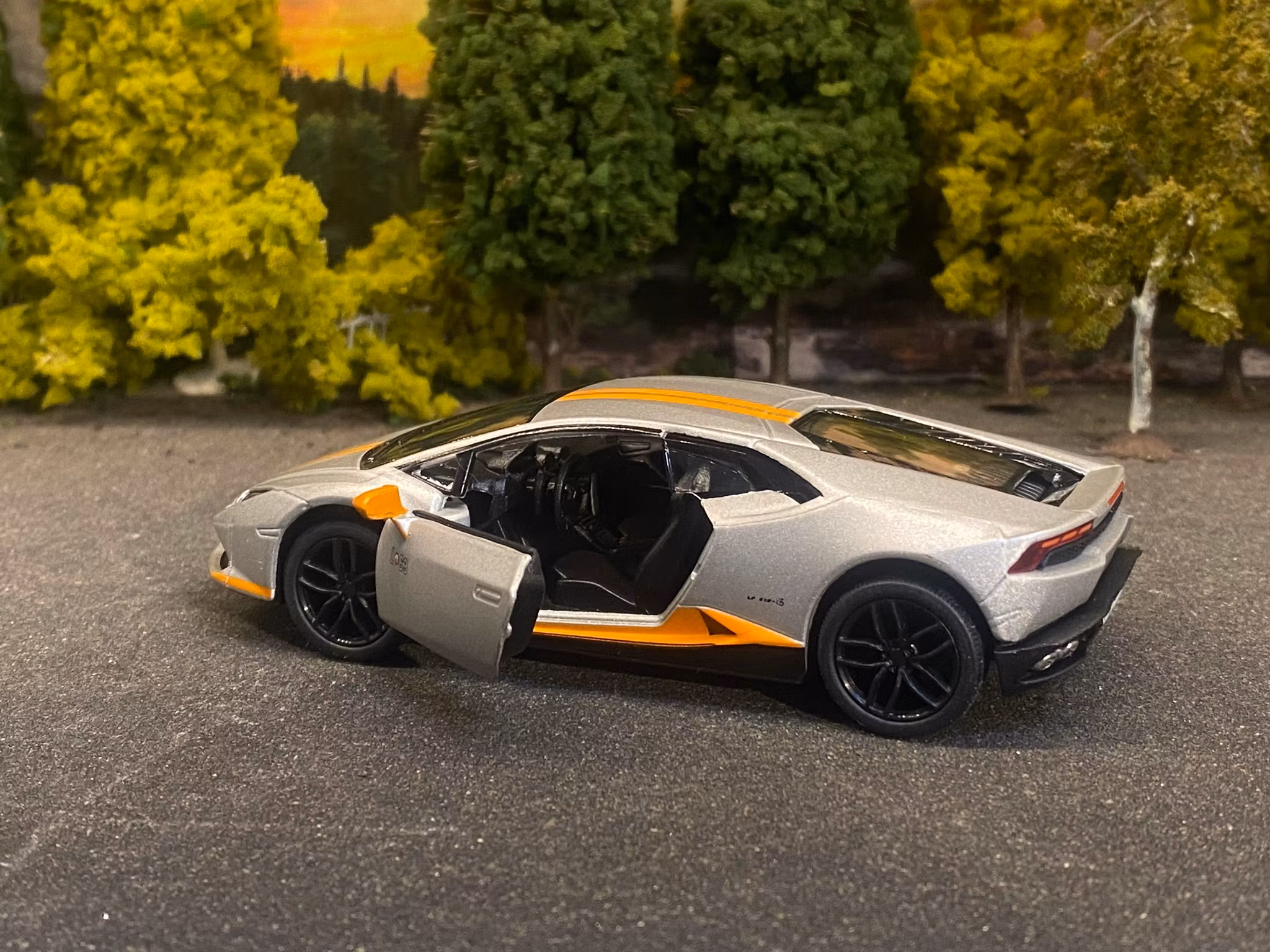 Skala 1/36 Lamborghini Huracán LP 610-4 AVIO, Silver matt fr Kinsmart