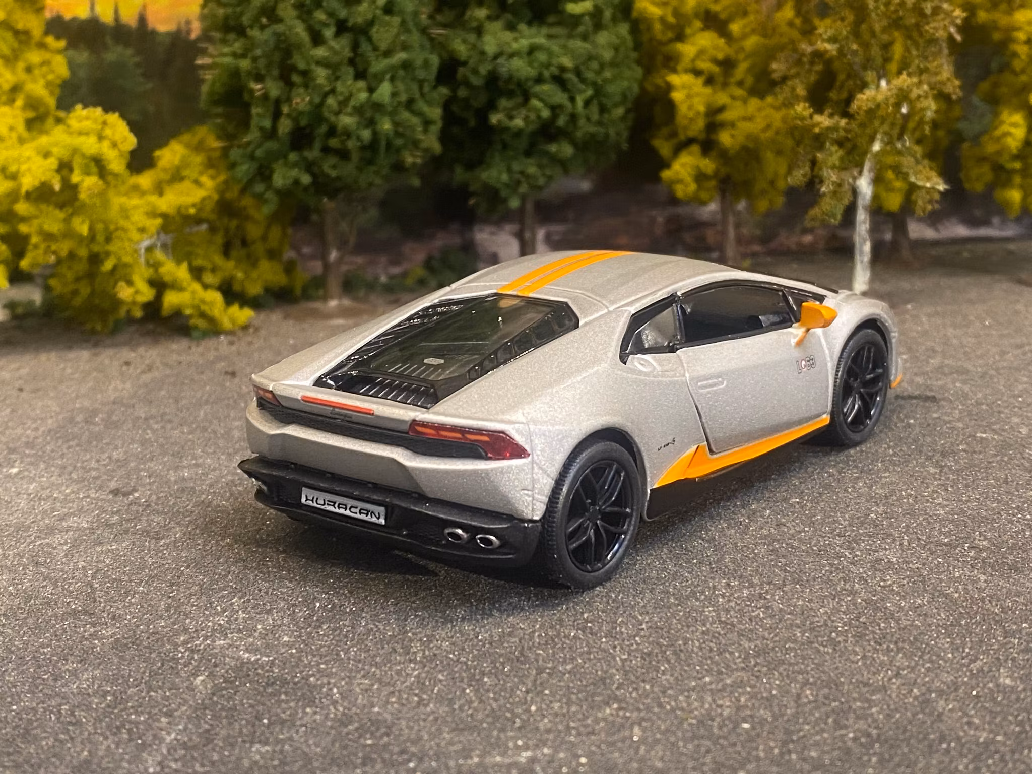 Skala 1/36 Lamborghini Huracán LP 610-4 AVIO, Silver matt fr Kinsmart