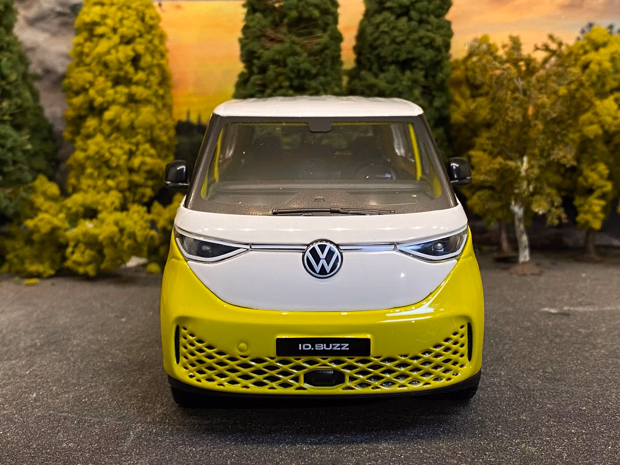 Skala 1/24 Volkswagen ID-Buzz, Yellow/White fr Maisto Special Edition