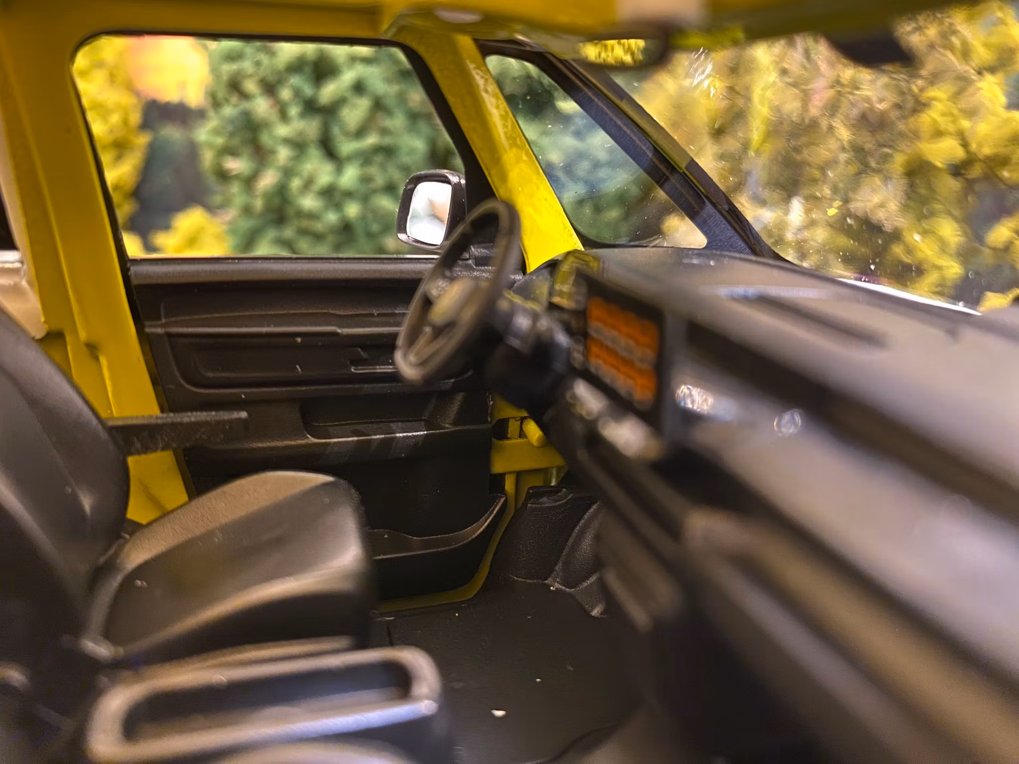 Skala 1/24 Volkswagen ID-Buzz, Yellow/White fr Maisto Special Edition