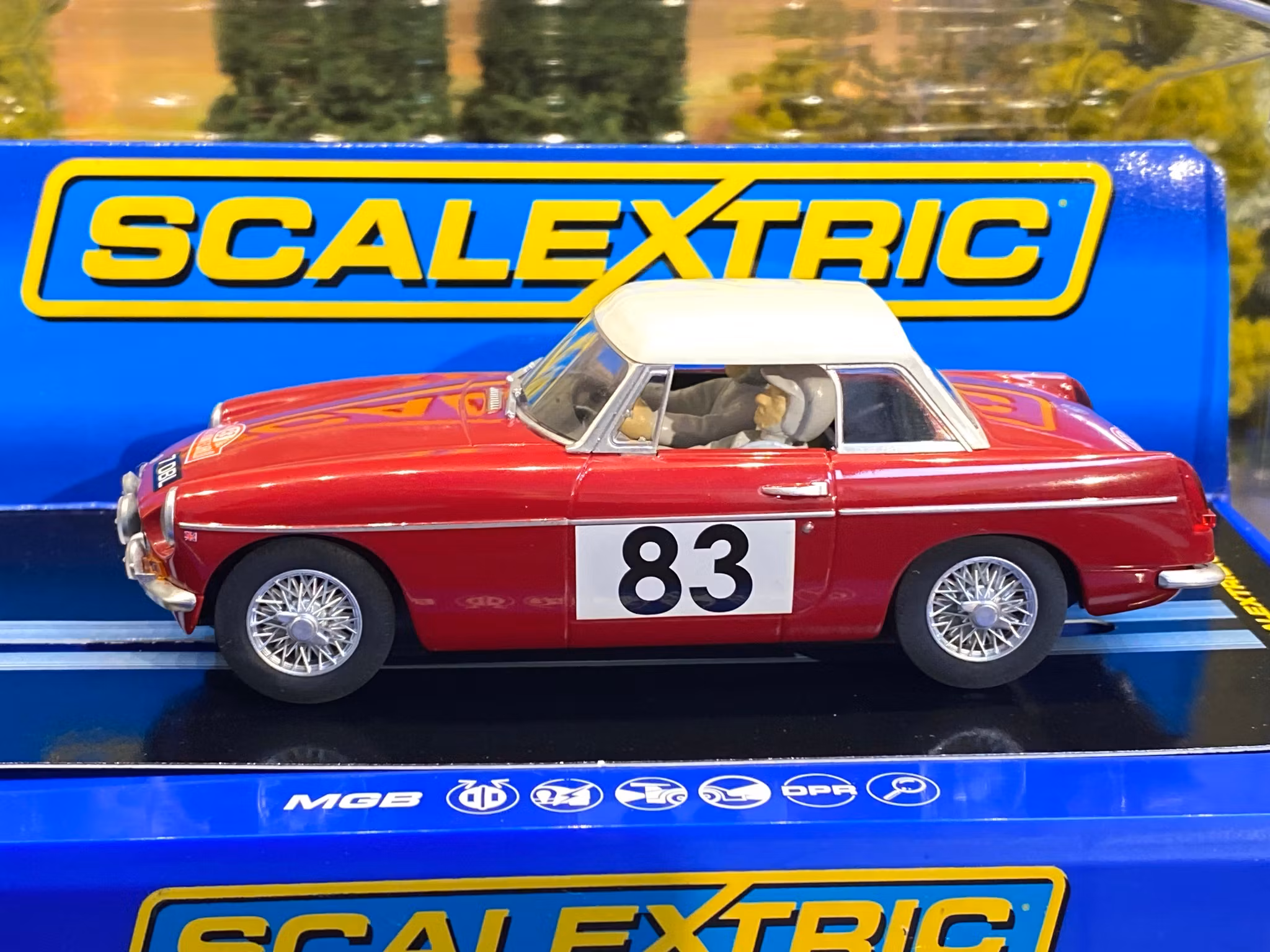 Skala 1/32 Analog Slotcar - MGB 64' Monte Carlo GT Class #83 fr Scalextric
