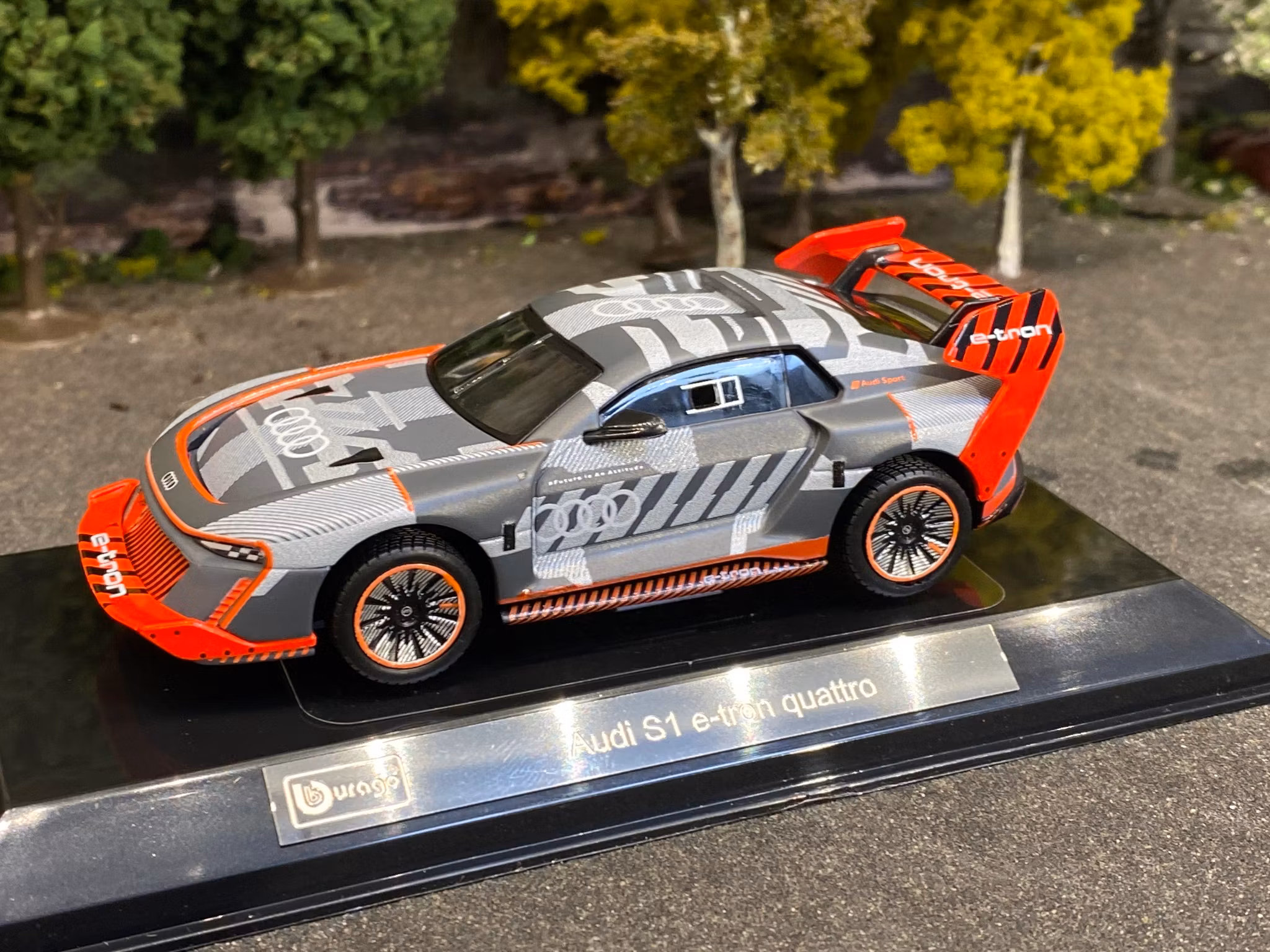 Skala 1/43 Audi S1 e-tron quattro fr Bburago Race