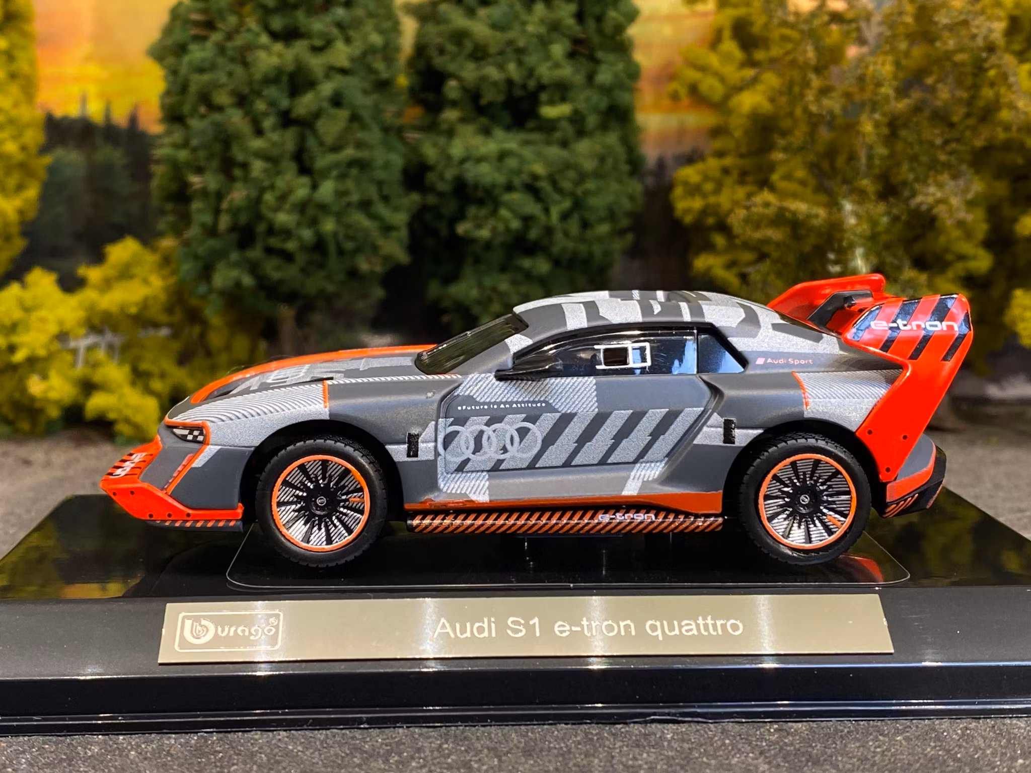 Skala 1/43 Audi S1 e-tron quattro fr Bburago Race