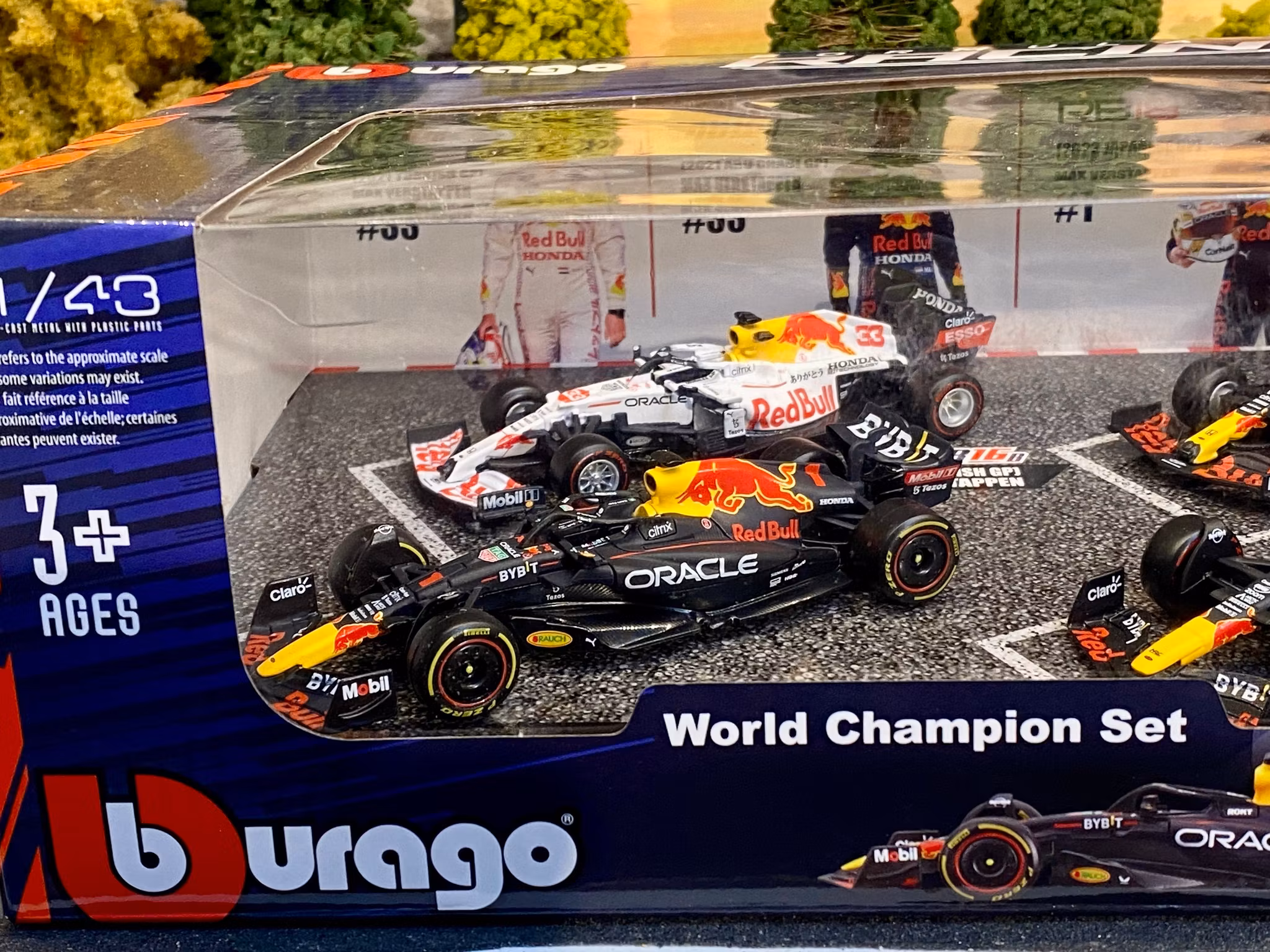 Skala 1/43 Set w 4 cars, Red Bull World Champion Set - Formula Racing fr Bburago 38052