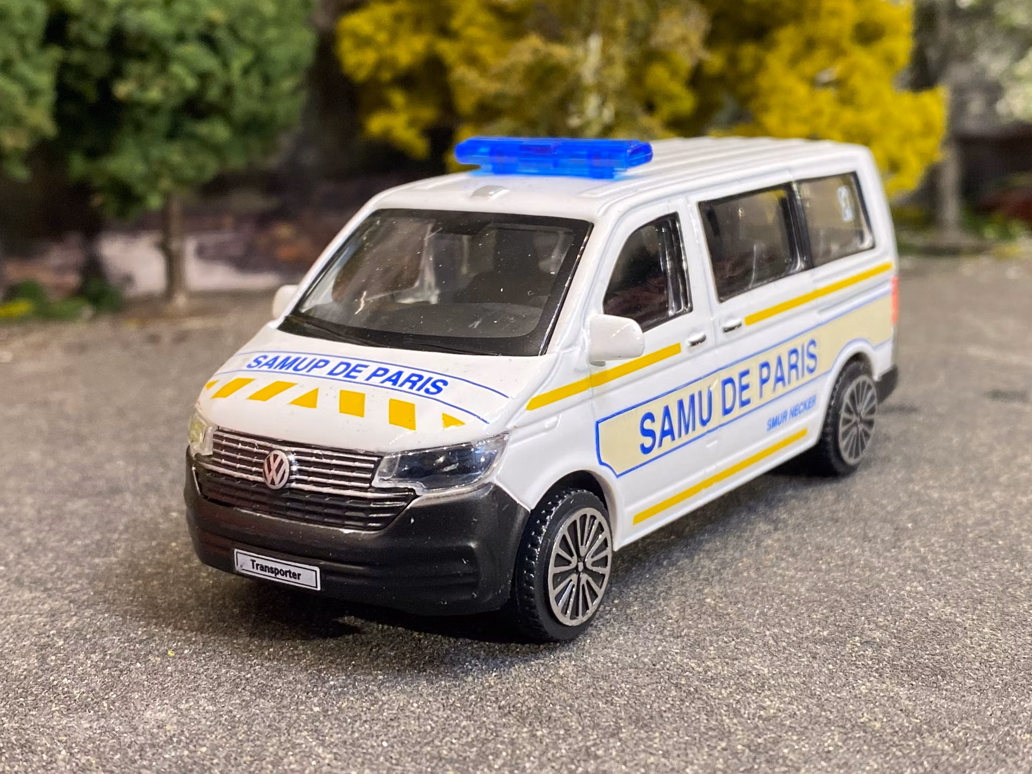 Skala 1/43 VW Transporter/Multivan VW T6.1 "Samu de Paris" fr Bburago