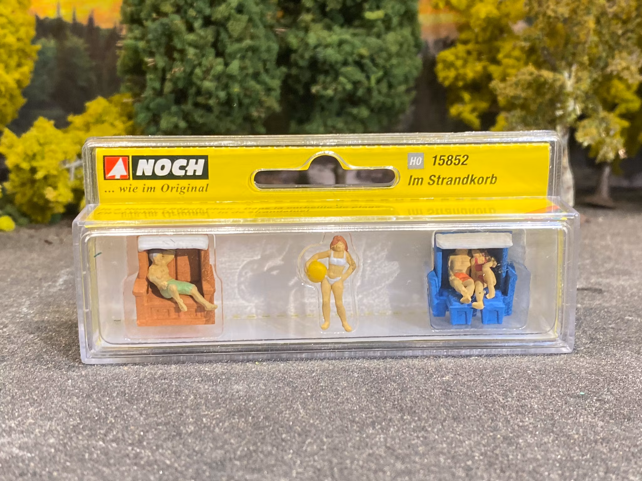 NOCH 15852 Skala H0, Figurer i solstolen/Figures in the sun lounger