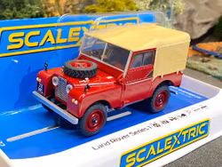Skala 1/32 Analogue Scalextric Slot Car: Land Rover Series 1, poppy red