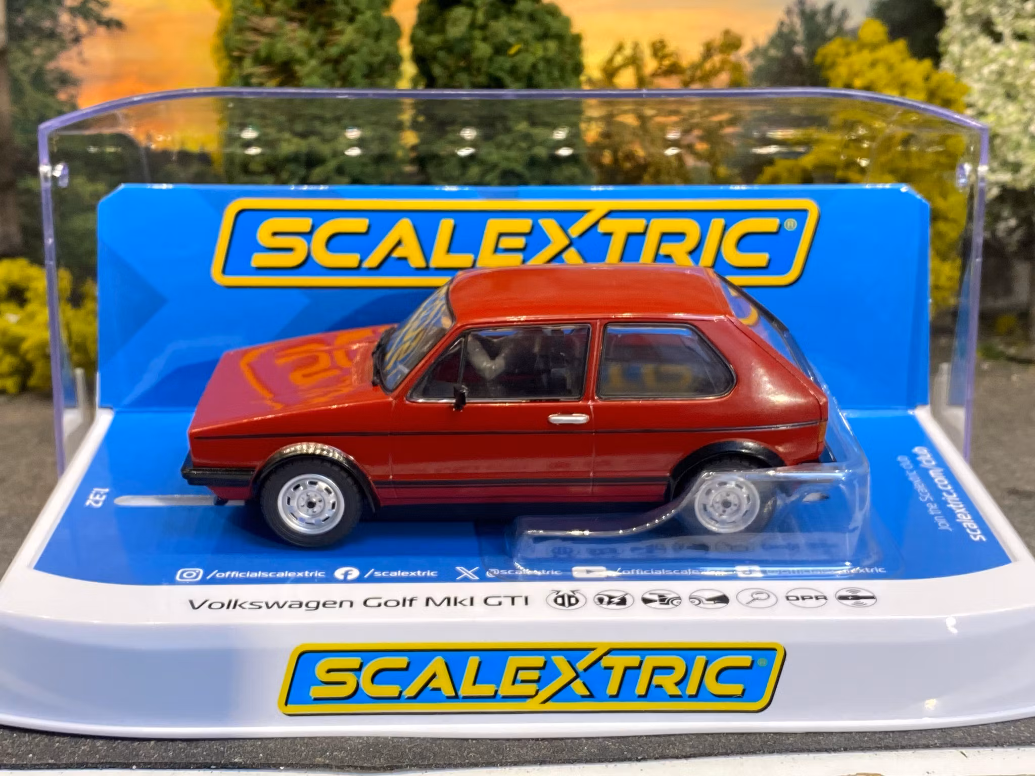 Skala 1/32 An. Scalextric Slot Car: C4490 Volkswagen Golf GTI - Red
