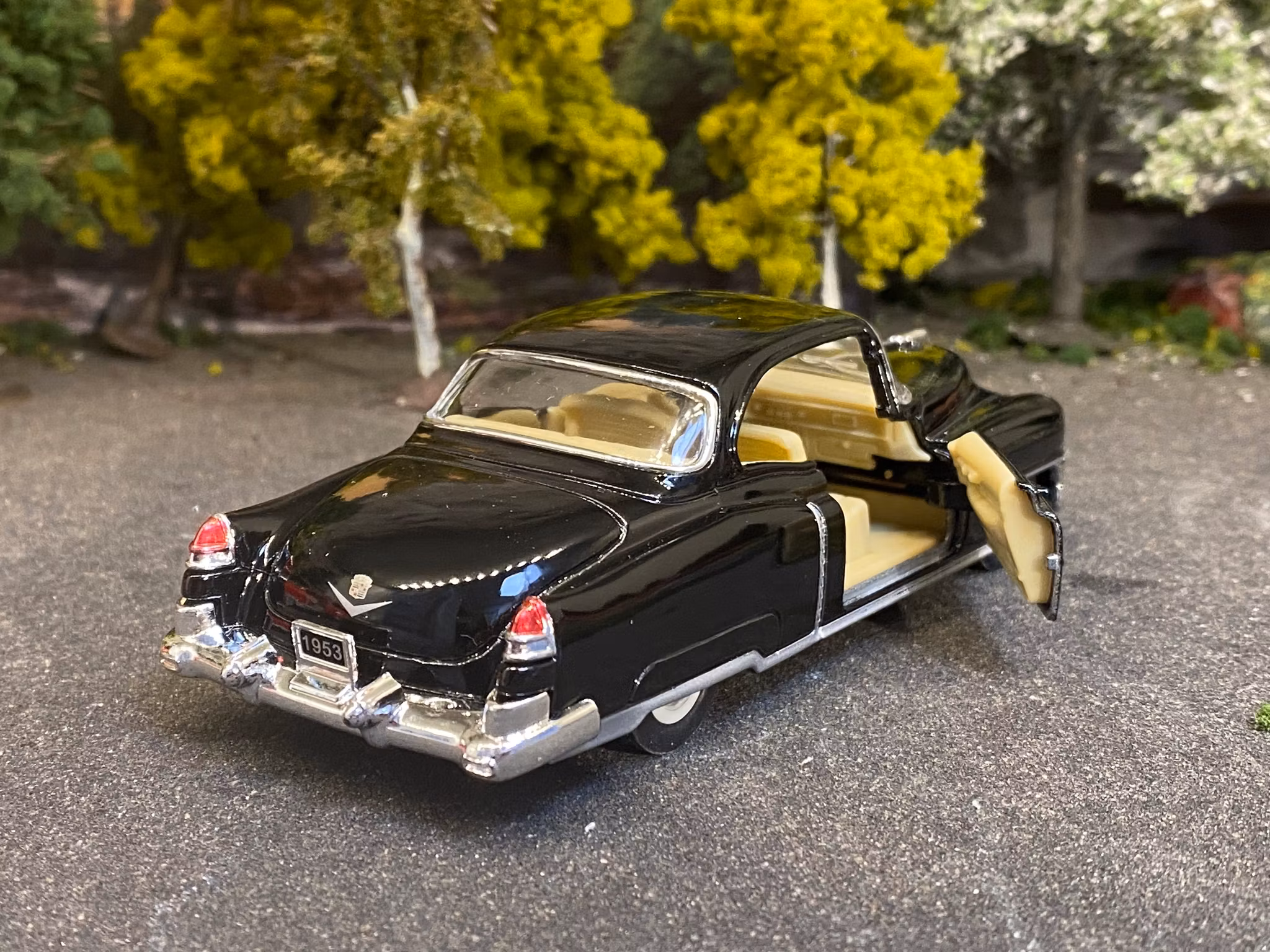 Skala 1/43 1953 Cadillac Series 62 Coupe, Black fr Kinsmart