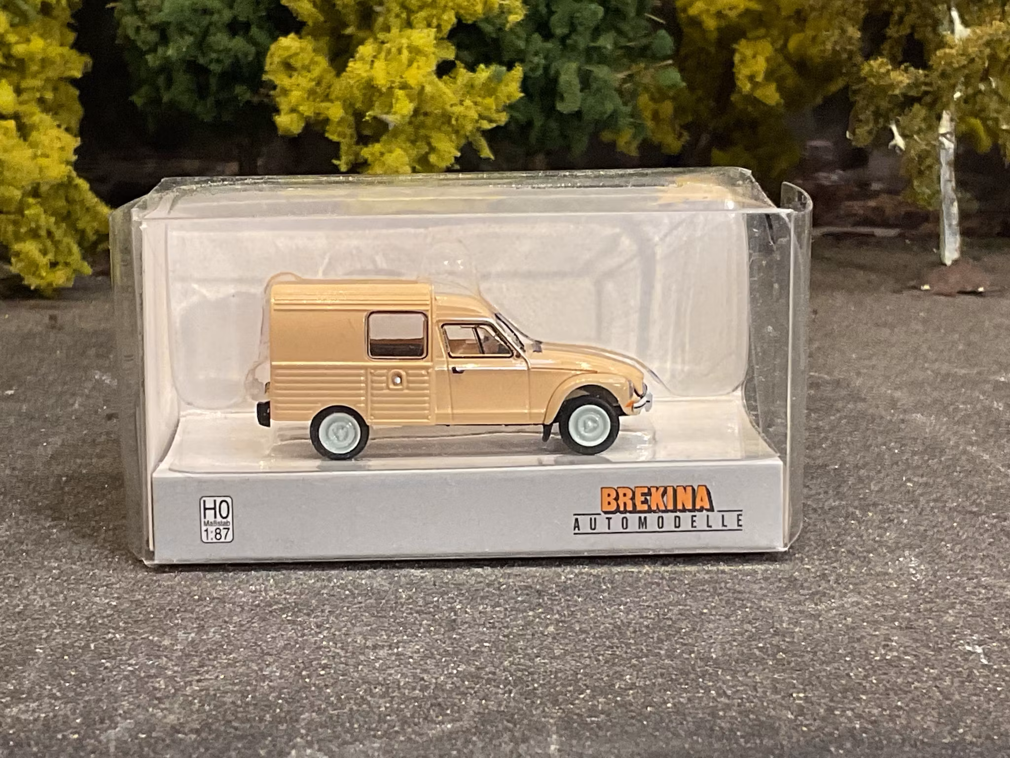Skala 1/87 - Citroën Acadiane, beige fr Brekina