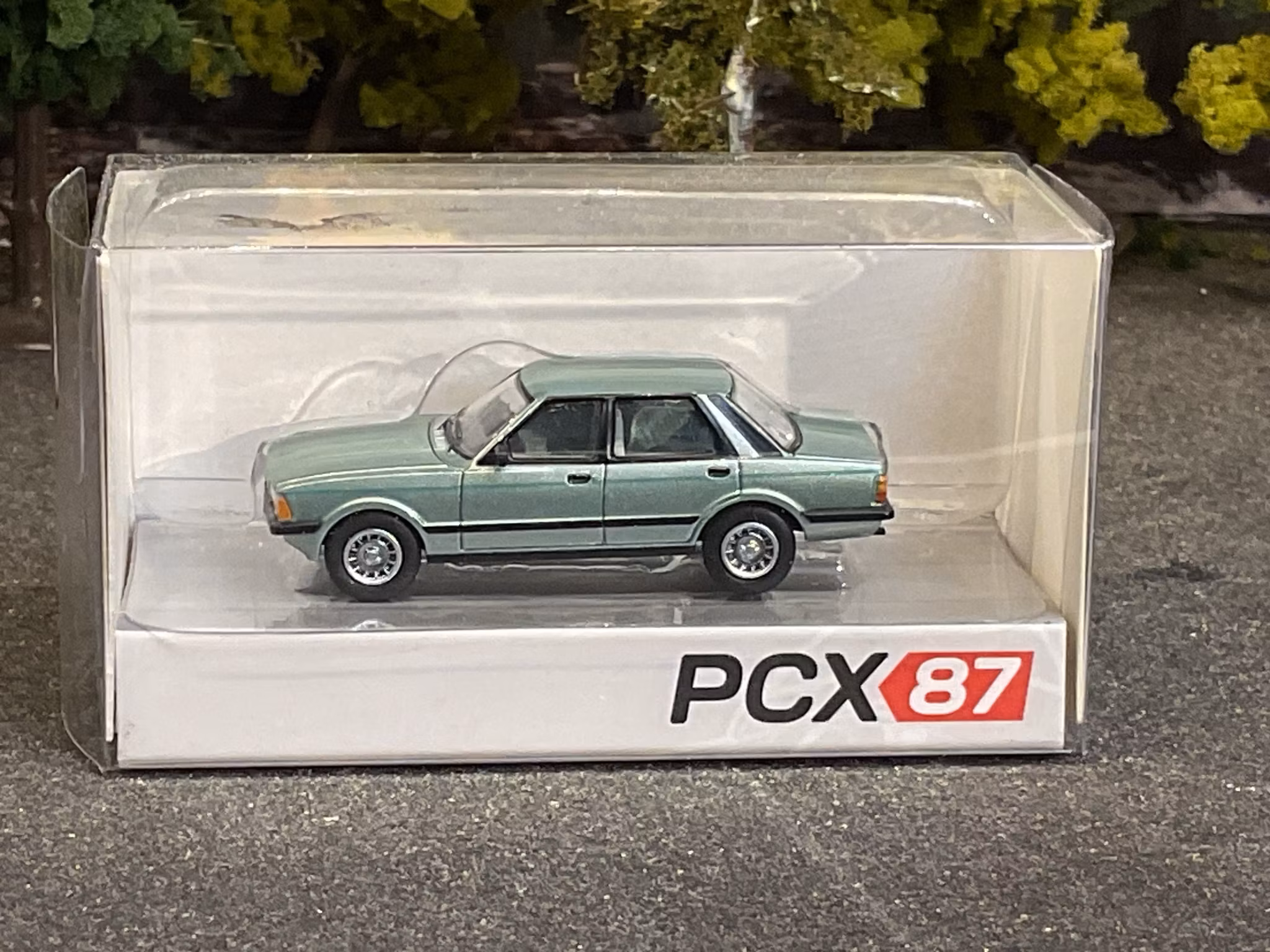 Skala 1/87 - Ford Taunus TC3 Favorit, met l green fr PCX87
